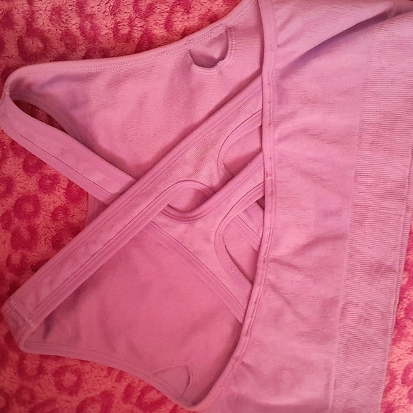 Gymshark sports bra ! - Picture 2 of 2